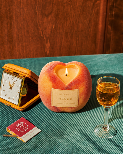 HONEY KISS peach and honey scented candle by DOLCE NUDE