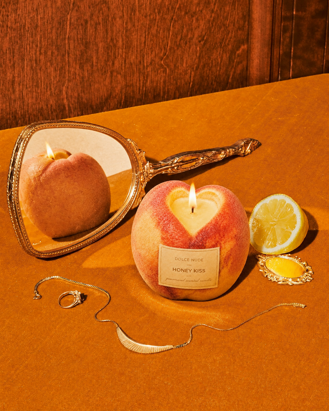 HONEY KISS peach and honey scented candle by DOLCE NUDE